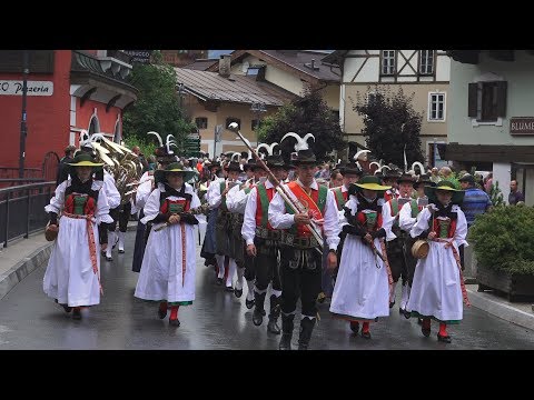 4. Int. Musikkapellentreffen in Kirchberg Tirol 2017 - Einzug zum Festzelt bei der arena365