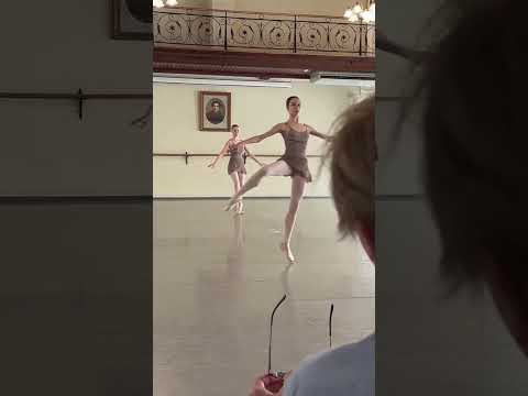 Vaganova Graduation Exam - 32 Fouettes (Maria Koshkaryova, Sofya Valiullina)