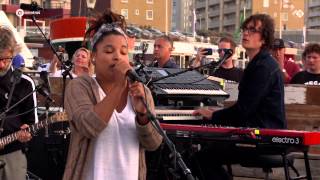 DI-RECT en Julia Zahra - Paper Plane - Hotel DI-RECT