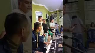 Download lagu Keren suaranya! kolaborasi dengan @romiroso22 Penyanyi viral asal Manado yg punya suara unik mp3