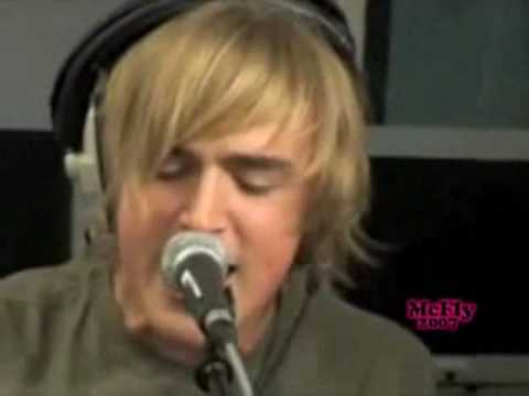 I Kissed A Girl video