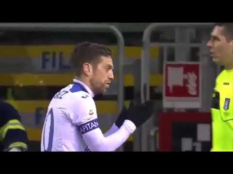 Papu Gomez surprised by Cagliari's ball boy top-class skill control