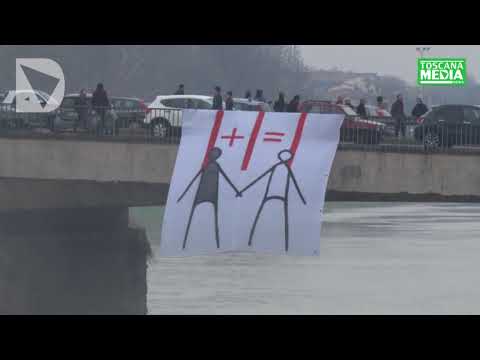 VIDEO - CORTEO DELLA COMUNITA' SENEGALESE PER LE STRADE DI FIRENZE