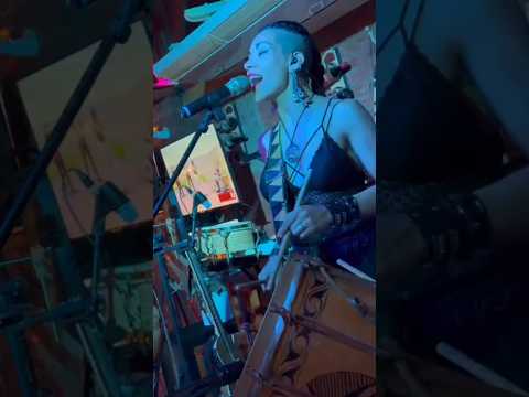Show de Marina González en ANTÍLOPE, La Peña de Luz en Tanti, Sierras de Córdoba, Argentina