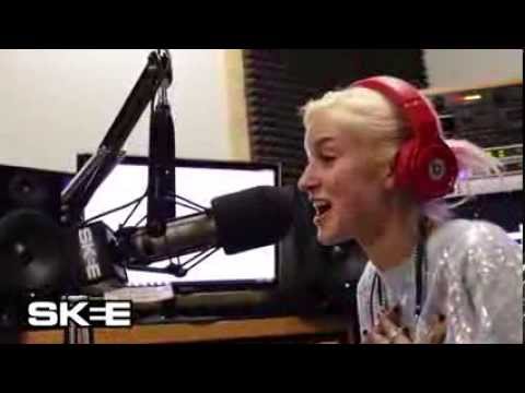 Caroline D'Amore / Robbie Rivera