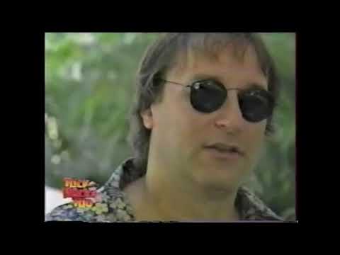 R.E.M. 2001 - MuchMusic, Canada (News report from “Rock in Rio” festival)