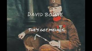 David Bowie - She&#39;s Got Medals [Subtitulada]