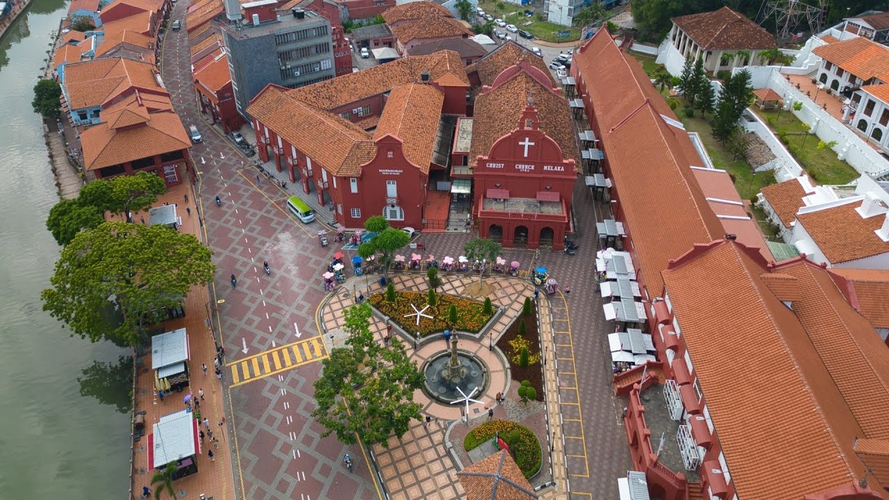 Explore Christ Church Melaka and admire its historic architecture and charm!