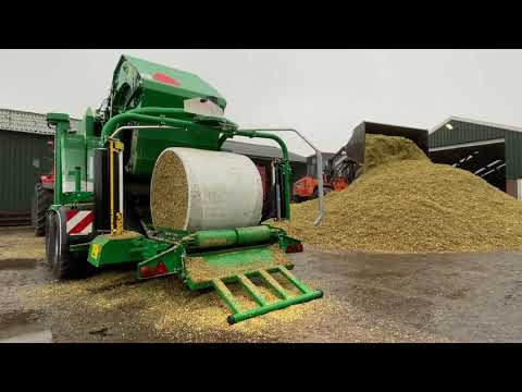 Agronic 1220 MultiBaler,  NonStopBaler for using the machine both stationary and mobile in the field