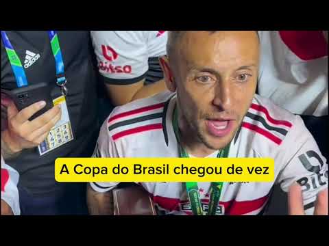 🔥LOOK AT THIS SÃO PAULO TITLE SONG! RAFINHA MADE A WAVE 😂