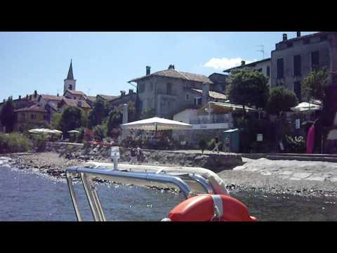 Lago Maggiore in pattino prove di remo in piedi Isola dei Pescatori
