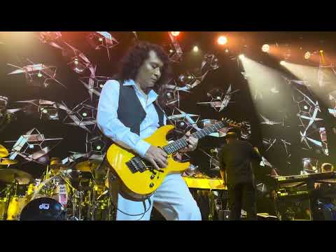 Konsert Exists X Okestra-Langkah Seiringan.