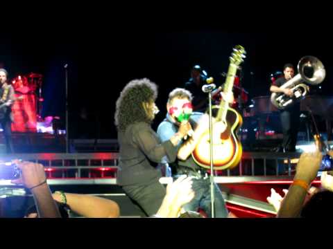 Cindy Mizelle and Bruce at the end of "Shackled and Drawn"