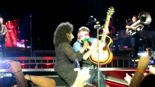 Cindy Mizelle and Bruce at the end of &quot;Shackled and Drawn&quot;