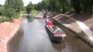 preview picture of video 'Boats using the Junction Canal - early July 2011'