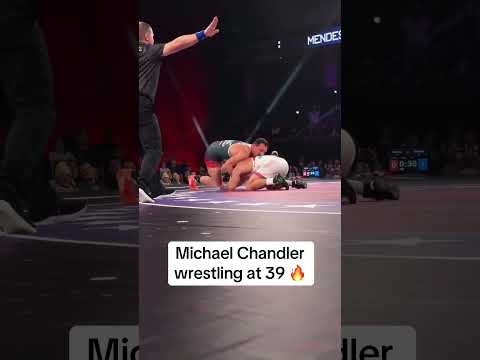 Michael Chandler vs. Chad Mendes 🤼‍♂️ (via rafwrestlingusa/TT)