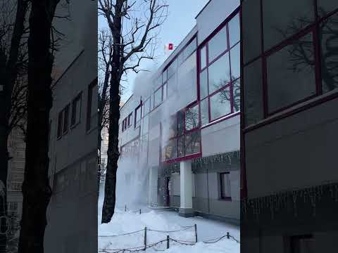 фото уборка снега, наледи и сосулек с крыш 0