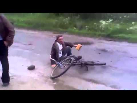 PIJAK PRZEWROCIL SIE NA ROWERZE