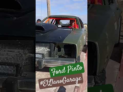 Carro de arrancones Ford Pinto con motor Chevrolet 350 alterado.