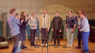 Riltons Vänner &amp; @Ringmasters: Argument