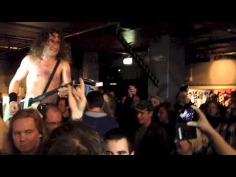 Airbourne - Ready to Rock (solo) - Rockefeller 28.10.13