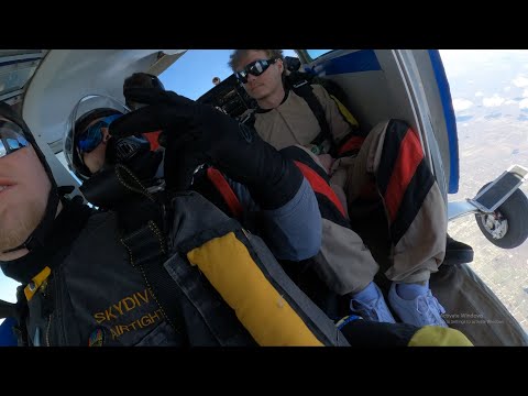 Skydive: 03/25/23 (1 of 7)