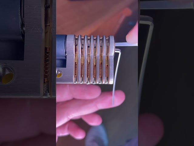 Vídeo relacionado con Multipick Tarjetas de apertura de puerta para cada puerta - [10 piezas | 0,25 mm] Super Mica Set - herramienta para abrir puertas - herramientas originales de cerrajería - Made in Germany