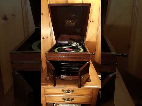 Eh, Cumpari. Adaptation by Archie Bleyer and Julius La Rosa. Orchestra conducted by Archie Bleyer