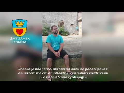 Zastřešení pódia na zámku Toužim