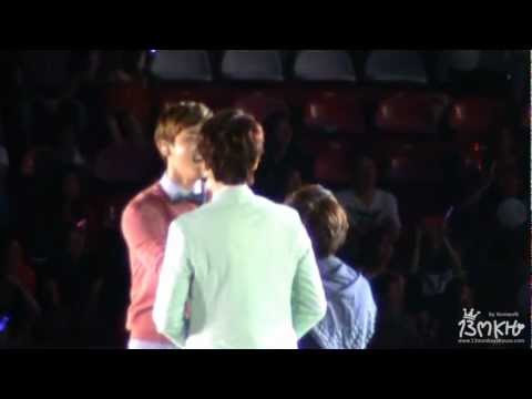 [Fancam] 121125 SMT in BKK Kyuhyun Changmin feat Minho - Just the way u r cut[AomwoN]