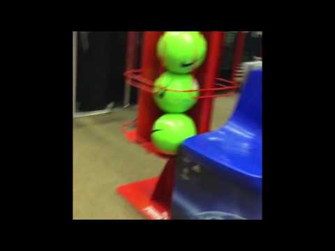 PRANK-Mon frère matte les fesses d'une meuf