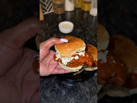 Buffalo chicken Sliders 🔥