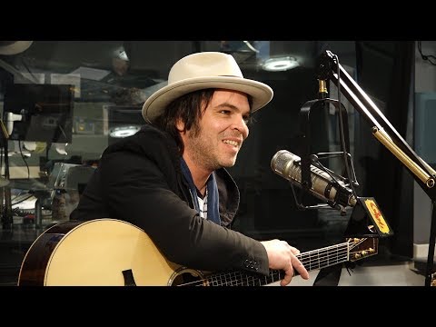 Interview: Gaz Coombes Talks 'World's Strongest Man' Album, Performs In-Studio
