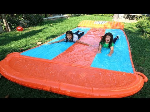 Elif Öykü ve Masal'ın Yeni DEV Su kaydırağı! Playing with Funny Kids Water Slide Compilation