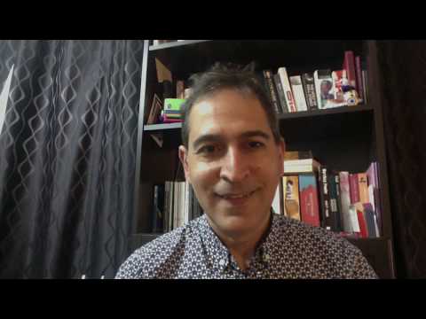 Yitzhak Yedid accepting the Azrieli Prize for Jewish Music