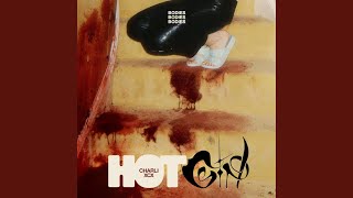Kadr z teledysku Hot Girl (Bodies Bodies Bodies) tekst piosenki Charli XCX