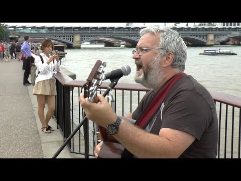 Wayne Avrili: "Alone Again" - Busking in London