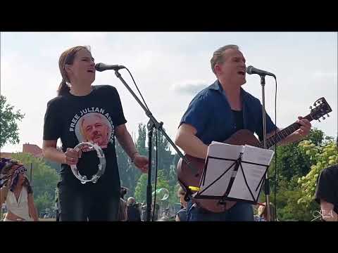 Prof. Bärsten und Johannes, " Was ist links" - "Wir sind Viele"-Friedensfest,   Berlin 04.06.22