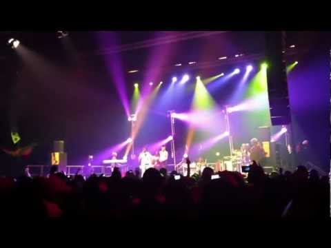 Sizzla ft Diana Rutherford - Give me a try - live in paris 06/04/12