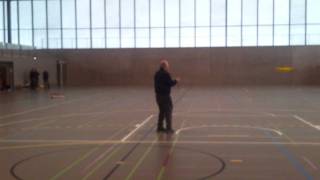 preview picture of video 'Peter Germann fliegt Indoor Kreisflug'