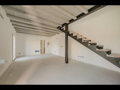 Casa indipendente ristrutturata con giardino privato a Sacile MN105