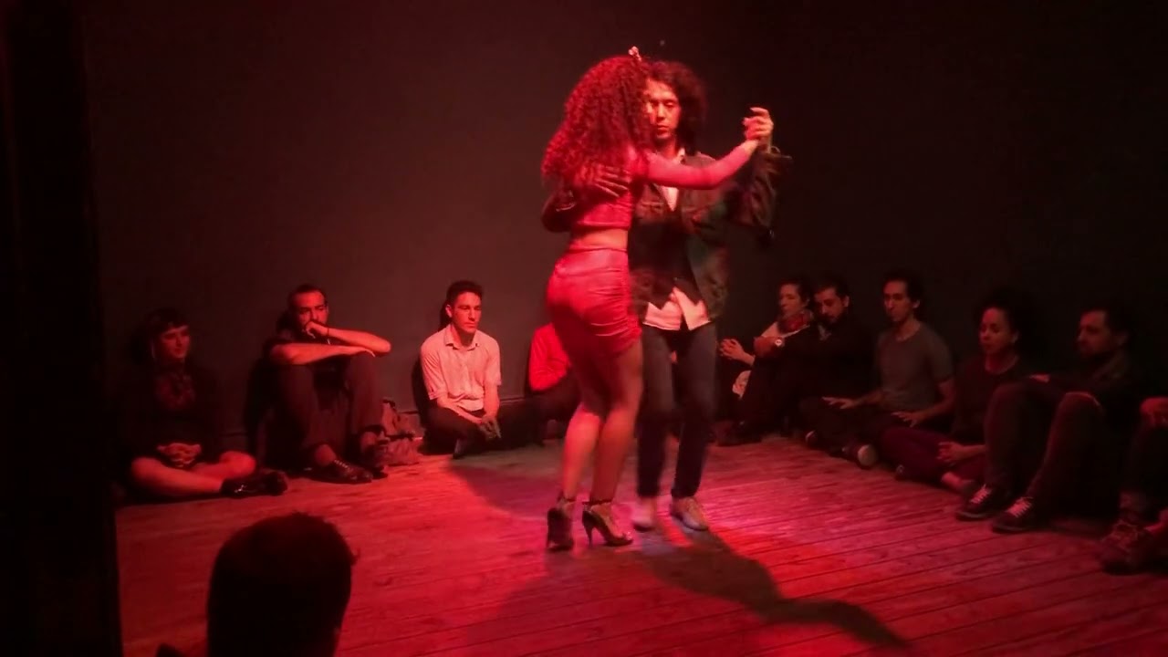 Jessica Moreno y Yumar Zambrano bailan esquinas porteñas en El BATACAZO