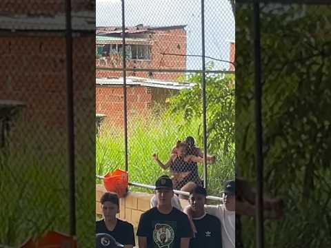 Tu y yo perreando afuera de un colegio? 😻❤️‍🔥 Piénsalo💞 #medellin #show #colegios #envivo #baile