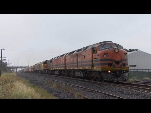 Five EMD's on QR National freight: Australian Trains