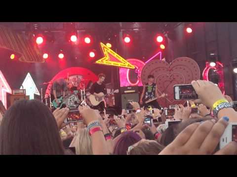 Beside you-5 seconds of summer @ jimmy kimmel