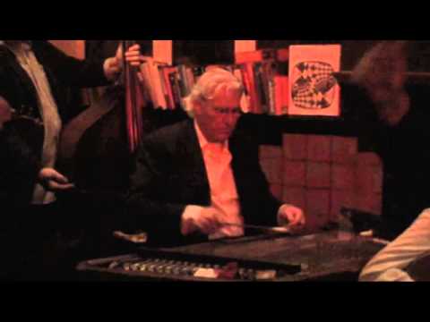 Tata Mirando Ensemble olv Djangela Mirando  in Oranje Koffiehuis