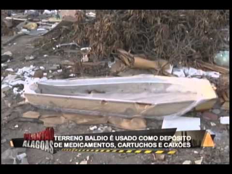 MEDICAMENTOS: CARTUCHOS E CAIXÕES FUNERÁRIOS SÃO JOGADOS EM TERRENO BALDIO