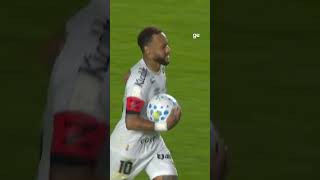 NEYMAR FAZ DE PÊNALTI E EMPATA O JOGO NA VILA! | #shorts | ge.globo