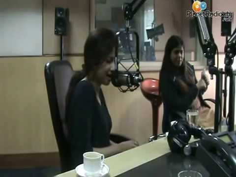 Shreya Ghosal singing bahon mein chale aao