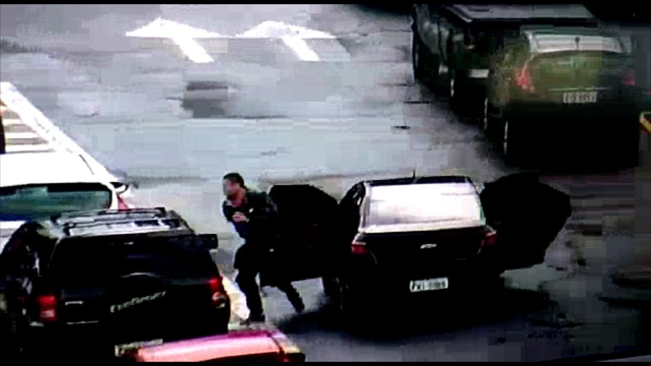 Ladrões fogem após furto de rodas no estacionamento da Volkswagen; veja vídeo